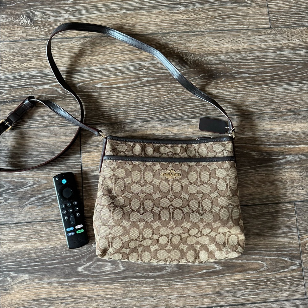 Cross body coach bag with C’s